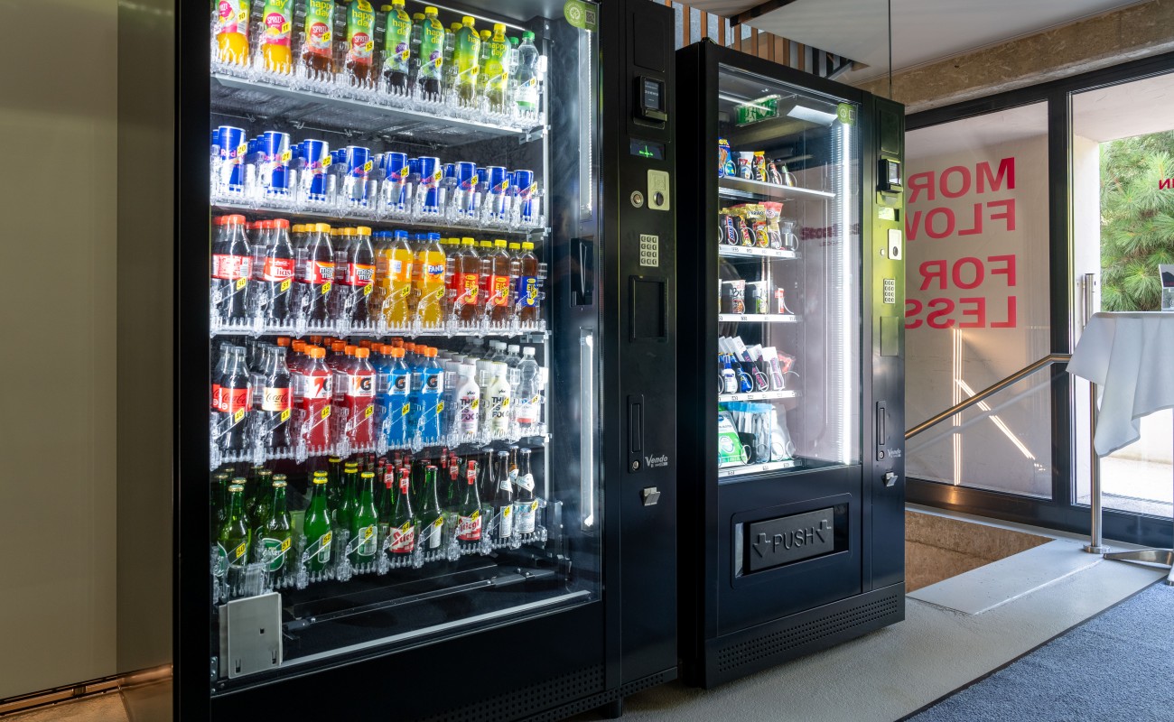 Snackautomat mit Soft Drinks und Snacks im Stoanest in Leogang