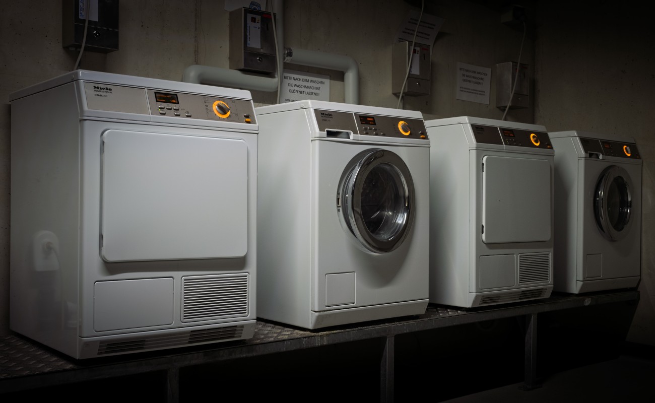 Waschmaschinen im Waschraum des Hotels Stoanest in Leogang